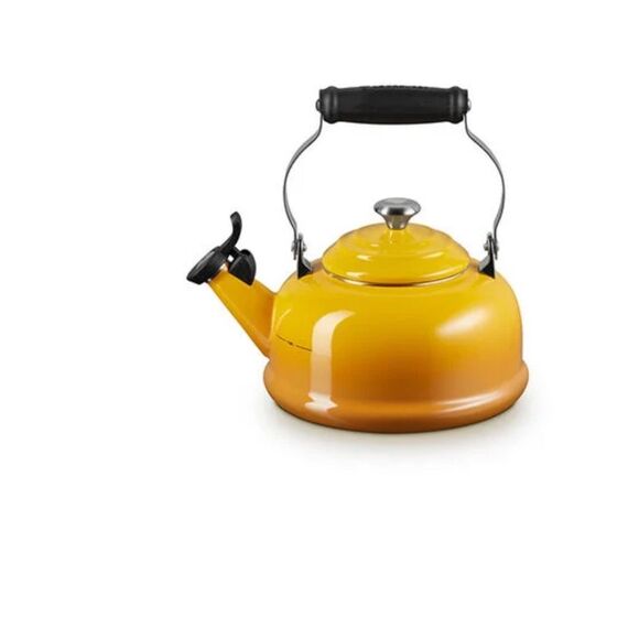 New in Box LeCreuset Classic Whistling Kettle 1.7 Qt Nectar Yellow - Picture 1 of 10
